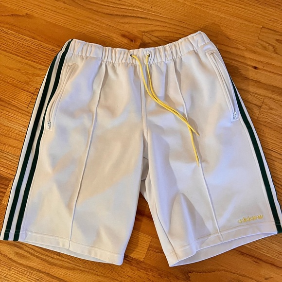 VINTAGE ADIDAS ORIGINALS ATHLETIC TRACK BASKETBALL SHORTS 3 stripes - Picture 1 of 14